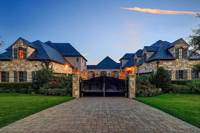 Selena Gomez's beautiful estate