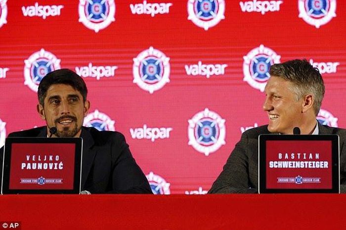 Veljko Paunovic and Bastian Schweinsteiger