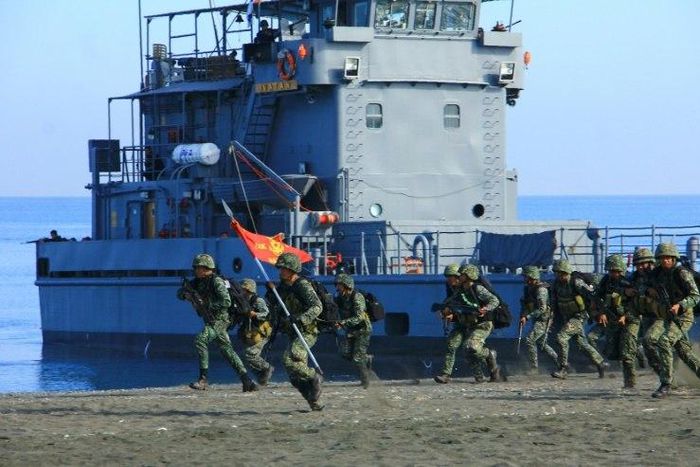 Philippines Marines take part in a beach landing as part of the 11-day "Balikatan" (shoulder-to-shoulder) annual joint US and Philippine military exercises at San Jose airport in Antique province, central Philippines on April 11, 2016
