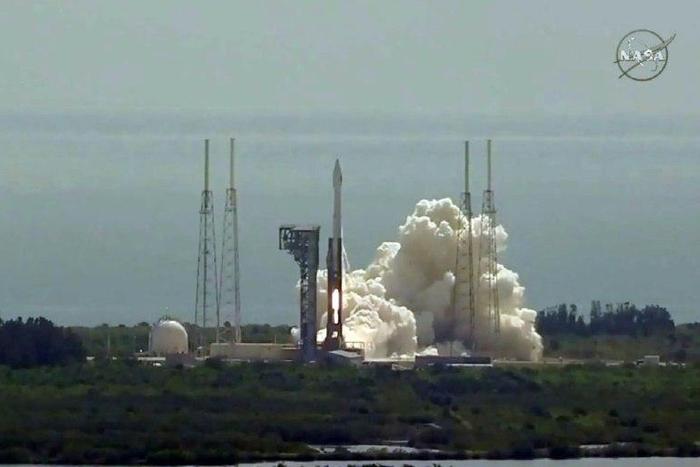 Unmanned Atlas V rocket with Cygnus lifts off on April 18, 2017 at Cape Canaveral, Florida