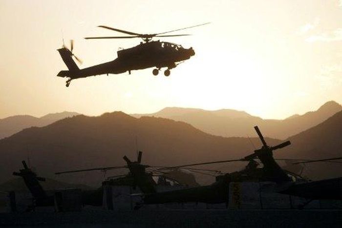 A dawn raid carried out by US drones and Apache helicopters killed 30 suspected Al-Qaeda militants, including three prominent figures, and 10 civilians in Yemen