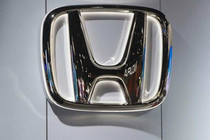 "From the start of this F1 activity we committed to support this F1 society, so from that point of view it is our duty -- and we have to support multiple teams," said Honda’s F1 chief Yusuke Hasegawa