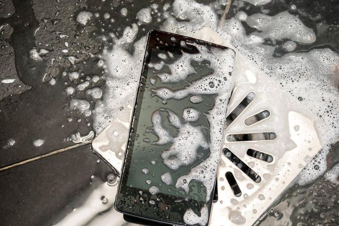 ___6995370___https:______static.pulse.com.gh___webservice___escenic___binary___6995370___2017___7___14___20___cellphonebath