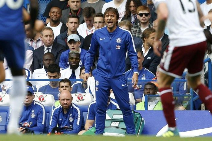 Chelsea's head coach Antonio Conte gestures on the touchline during the English Premier League football match between against Burnley August 12, 2017