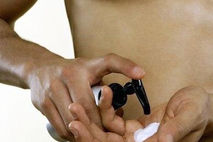 Applying body lotion on the body helps protect the skin.