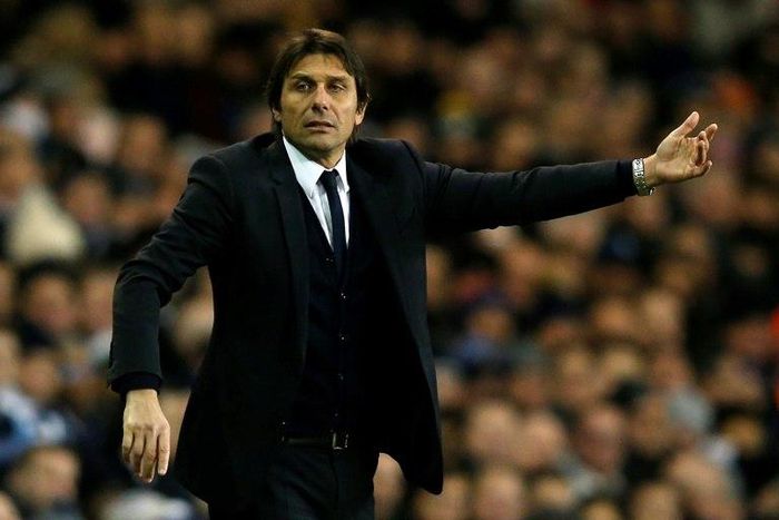 Chelsea's head coach Antonio Conte gestures on the touchline during the English Premier League football match against Tottenham Hotspur in London, on January 4, 201
