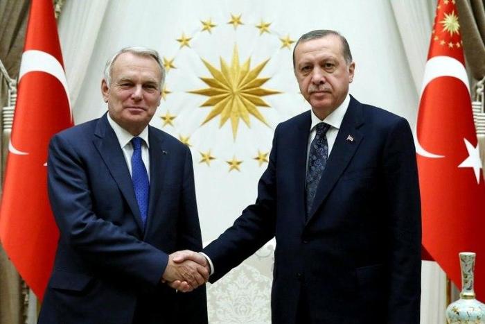 During a meeting with Turkish President Recep Tayyip Erdogan (R) in Ankara October 24, 2016, French Foriegn Minister Jean-Marc Ayrault expressed concern over the way the Turkish government is implementing its post-coup state of emergency