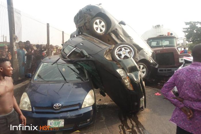 Tanker loaded with fuel crashes into 5 vehicles at Gbagada