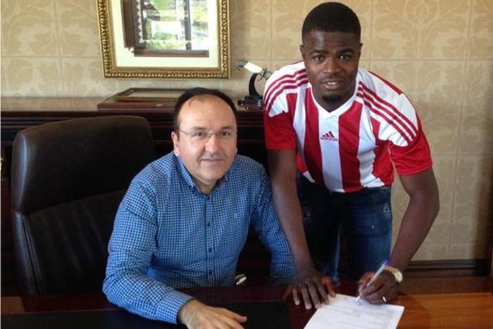 Elderson Echiejile (right)