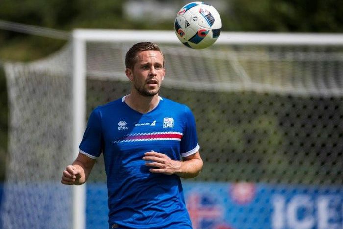 Iceland's midfielder Gylfi Sigurdsson eyes the ball during a Euro 2016 training session at the d'Albigny sports center in Annecy-le-Vieux on June 11, 2016 during the Euro 2016 football tournament