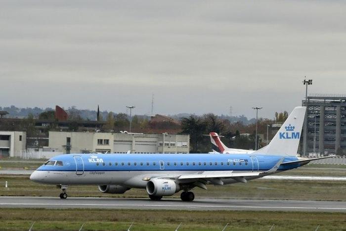 KLM says at Iranian couple have been cleared to fly to the US