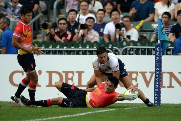 Although China has only a small number of players like Li Yang (C), e-commerce giant Alibaba plans to plough $100 million into rugby over the next decade