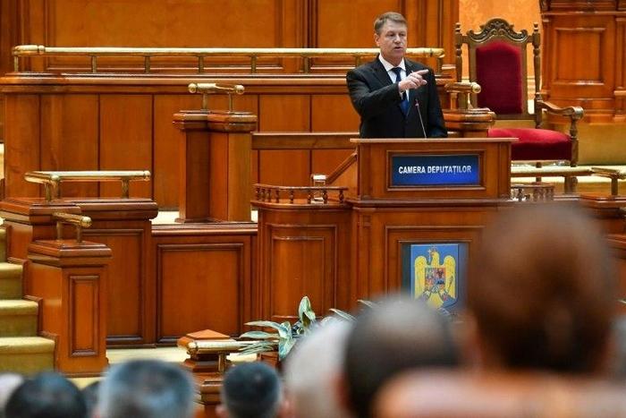 Romanian President Klaus Iohannis adresses the Romanian Parliament in Bucharest on February 7, 2017