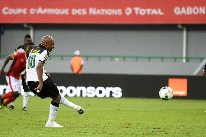 Ghana's forward Andre Ayew scores a penalty during the 2017 Africa Cup of Nations group D football match between Ghana and Uganda in Port-Gentil on January 17, 2017
