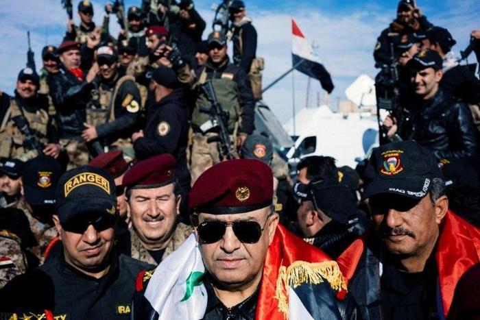 Iraqi Staff General Talib al-Sheghati (C) speaks during a press conference in the town of Bartalla, east of Mosul, on January 18, 2017