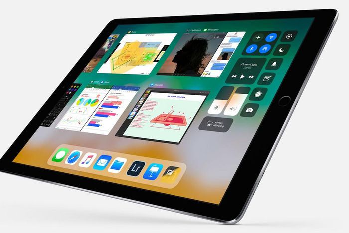 iOS 11 brings a macOS-style Dock to the iPad.