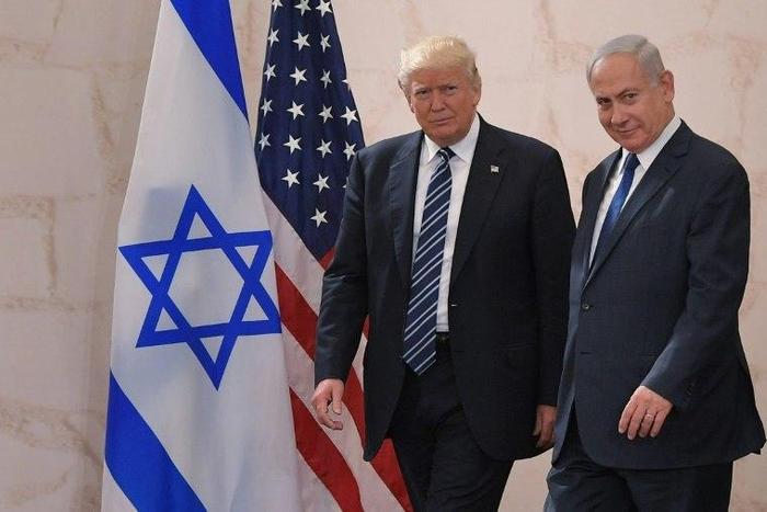 US President Donald Trump walks alongside Israeli Prime Minister Benjamin Netanyahu as he arrives to deliver a speech at the Israel Museum in Jerusalem on May 23, 2017