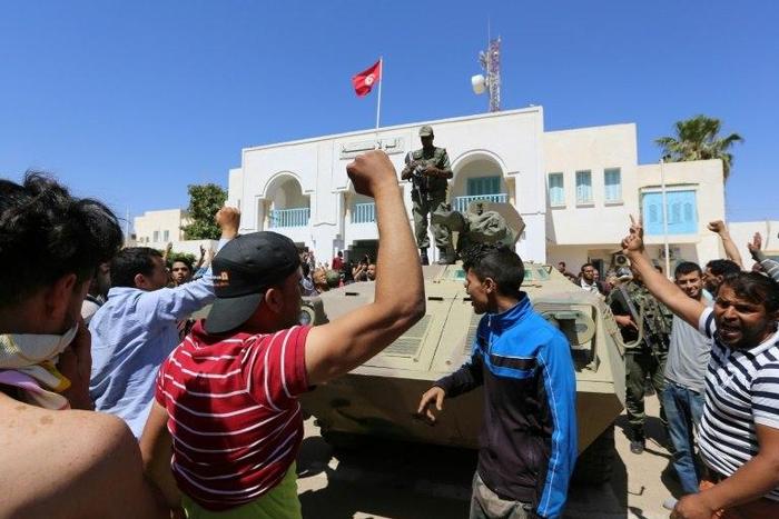 Tunisian protesters gather outside the Tataouine governor's office on May 22, 2017, in solidarity with a sit-in outside an oil and gas installation in the same province to demand jobs