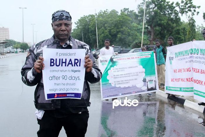 Charly Boy leads protesters to Presidential Villa, Abuja on Monday, August 7, 2017