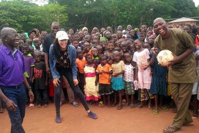Ex-Governor, Adams Oshiomhole, his wife, Lara and the Co-ordinator of International Christian Centre, Solomon Folorunsho with some children at the IDP Camp in Edo State.