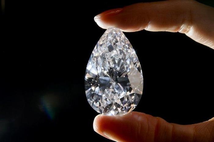 The diamonds and jewellery were taken during the hold up of a KLM armoured car in a high-security portion of Schiphol airport in February 2005, police said in a statement