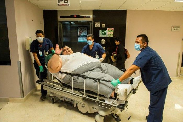 The world's heaviest man, Juan Pedro Franco, who at one point weighed almost 600 kilogrammes (1,300 pounds), has undergone successful gastric bypass surgery in Mexico, his doctors said