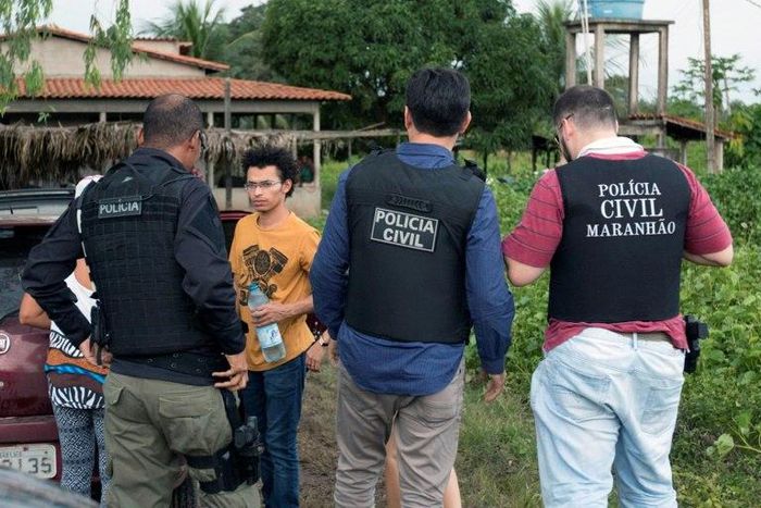 Handout picture released by the Indigenous Missionary Council (CIMI) showing police officers, talking to Gamela indigenous people after a farmers attack in Viana, Maranhao state, north of Brazil on May 1, 2017