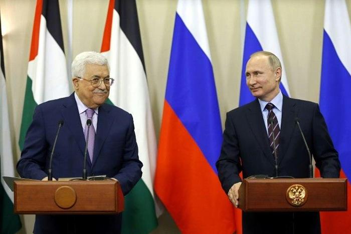 Russian President Vladimir Putin (R) and Palestinian leader Mahmud Abbas take part in a videoconference with Bethlehem following a meeting at the Bocharov Ruchei residence in the Black sea resort of Sochi on May 11, 2017