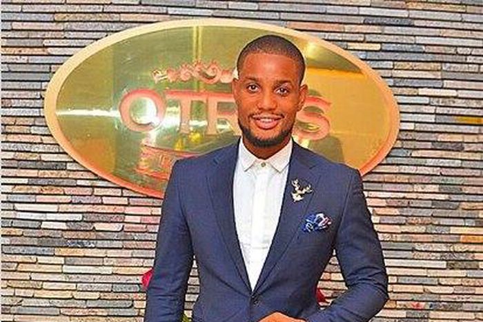 Alexx Ekubo is stylish