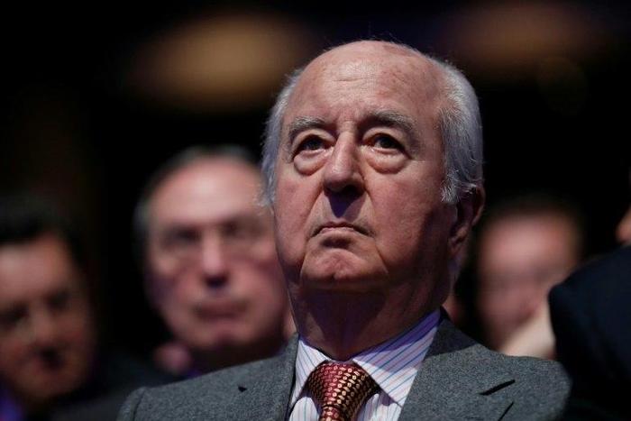 Former French prime minister Edouard Balladur has told his lawyers to challenge the charges against him over alleged kickbacks in an arms deal