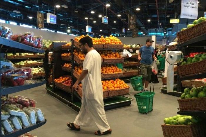 Customers are seen shopping at the al-Meera market in the Qatari capital Doha, on June 10, 2017. Saudi Arabia, Egypt, the UAE and Bahrain announced on June 5 they were cutting diplomatic ties and closing air, sea and land links with Qatar