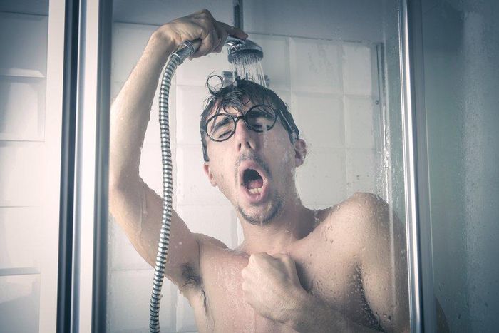 This guy took freezing cold showers every day for a week. Here’s what happened