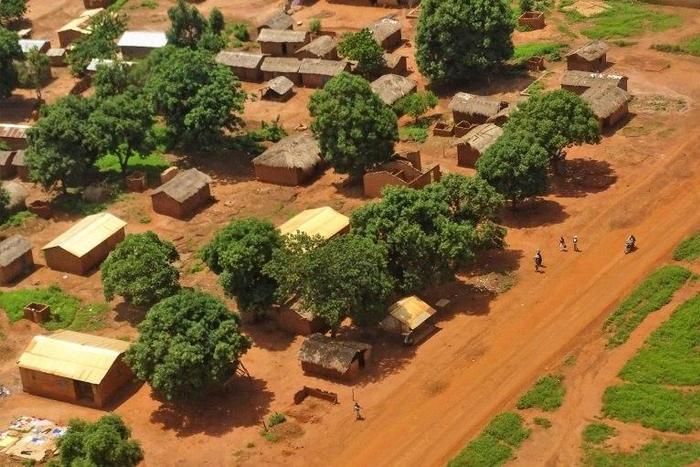 Violence has flared in the Central African Republic town of Bria despite a ceasefire agreement brokered in Rome