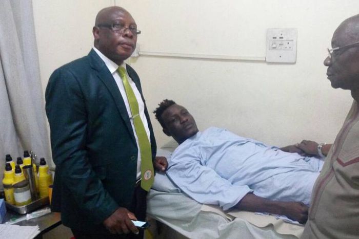 Abiodun Akande (middle)