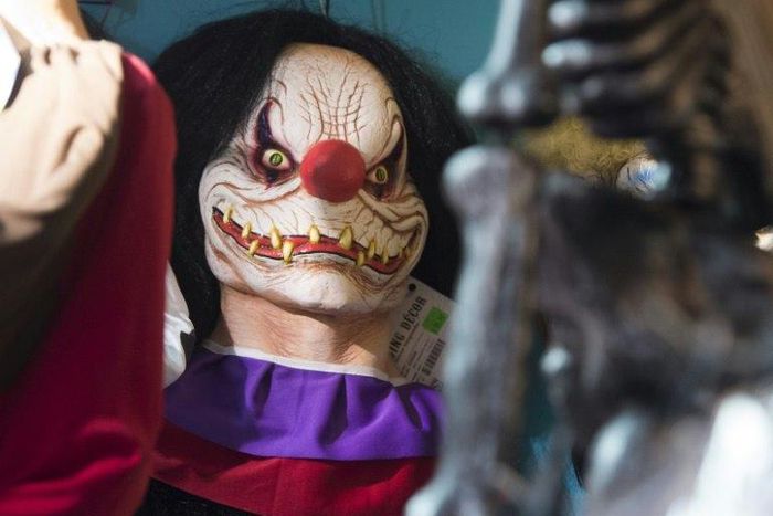 Three men disguised as "horror clowns" assaulted a 19-year-old man with a baseball bat at the weekend in the Austrian state of Tirol, local police said