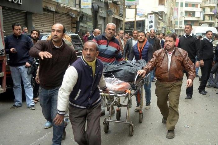 A body is wheeled away near a church in Alexandria, Egypt after a bomb blast struck worshippers gathering to celebrate Palm Sunday on April 9, 2017