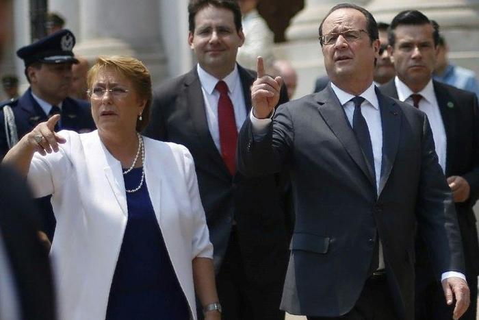 French President Francois Hollande (R) and his Chilean counterpart Michelle Bachelet leave a joint press conference at La Moneda Palace at the start of his two-day visit to Chile, in Santiago on January 21, 2017
