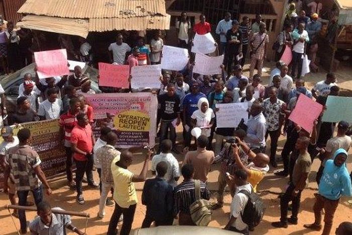 ___6063071___https:______static.pulse.com.gh___webservice___escenic___binary___6063071___2017___1___17___11___Lautech-Protest