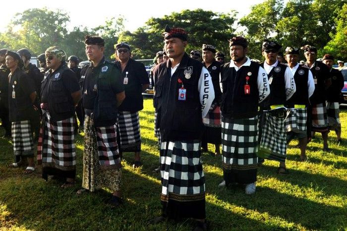 Balinese Hindu local security 'Pecalang' stand guard during a rehearsal ahead of the arrival of Saudi Arabia's King Salman bin Abdul-Aziz, in Nusa Dua, on March 3, 2017
