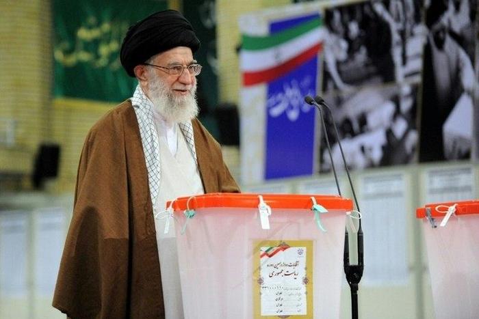 Iran's Supreme Leader Ayatollah Ali Khamenei has criticised Saudi Arabia's relations with the US