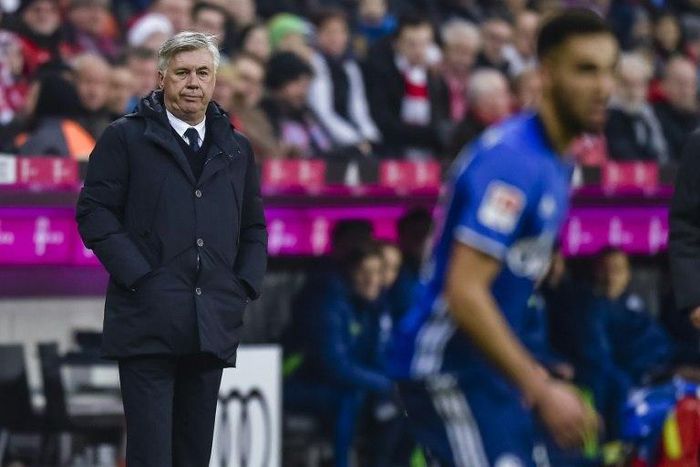 Bayern Munich's head coach Carlo Ancelotti follows the action from the sidelines during the German first division Bundesliga football match between againstn FC Schalke 04 in Munich, southern Germany, on February 4, 2017