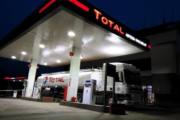 A petrol truck is seen unloading fuel at a Total petrol station in Abuja, Nigeria. REUTERS/Afolabi Sotunde