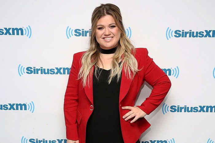___6948583___https:______static.pulse.com.gh___webservice___escenic___binary___6948583___2017___7___5___20___kelly-clarkson-fat-shaming