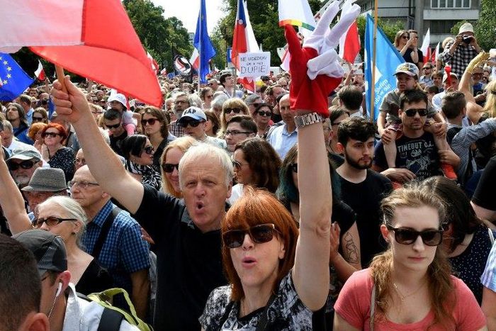 Poles rally in Warsaw to protest against court reforms they see as undermining the separation of powers