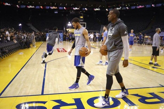 Stephen Curry and Andre Iguodala of the Golden State Warriors practice for the 2017 NBA Finals on May 31, 2017 in Oakland, California