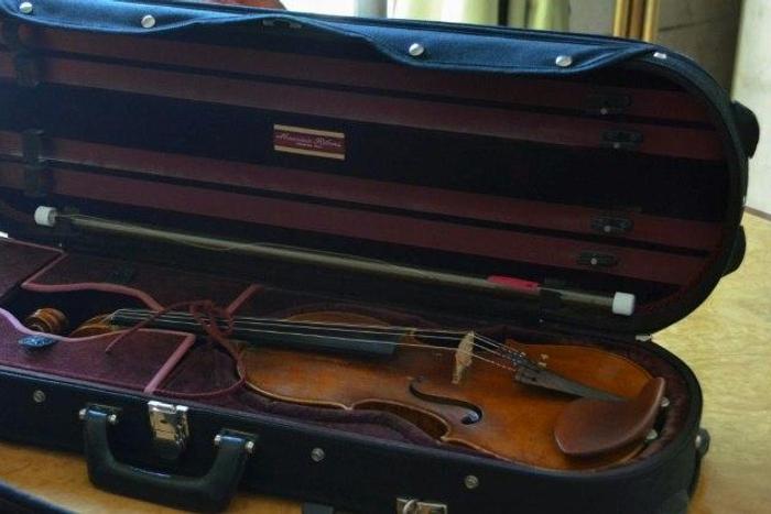 A precious violin stolen nearly two years ago in Paris and return to France by Serbian authorities on March 23, 2017