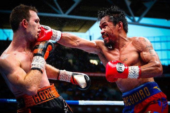 Manny Pacquiao (R) launches a counterattack in the ninth round, landing some massive blows on Jeff Horn before the Australian ex-schoolteacher's surprise win