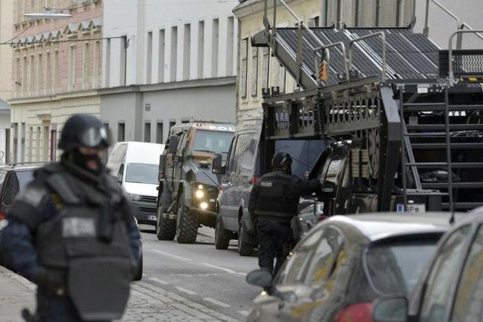 Russian authorities detain a Tatar lawyer