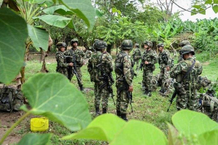 Colombian soldiers arrive at the site where Venezuelan soldiers would have installed a camp in Colombian territory, in Arauquita, department of Arauca, Colombia, on March 23, 2017