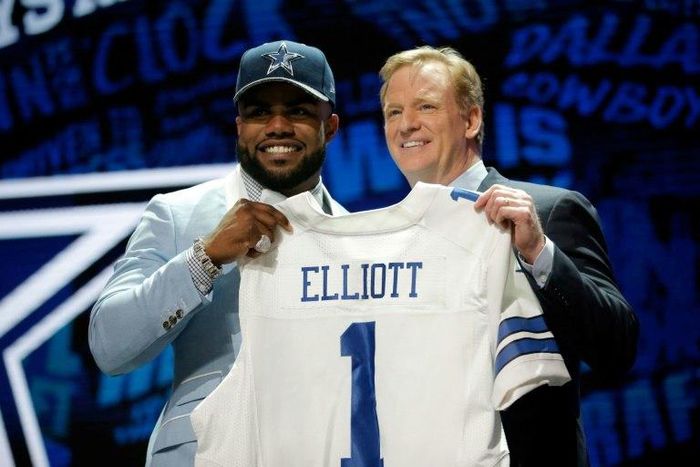 Ezekiel Elliott headed the sales list of all NFL player licensed merchandise from March of 2016 through February 2017